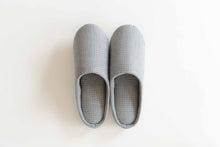 画像をギャラリービューアに読み込む, Bird Belly (gray) / Slippers