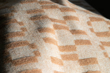 画像をギャラリービューアに読み込む, Organic Colored Cotton Blanket (Camel)