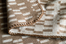 画像をギャラリービューアに読み込む, Organic Colored Cotton Blanket (brown)