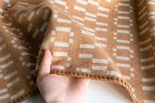 画像をギャラリービューアに読み込む, Organic Colored Cotton Blanket (brown)