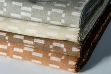 画像をギャラリービューアに読み込む, Organic Colored Cotton Blanket (brown)