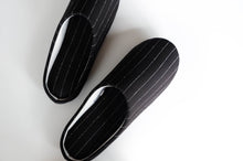 Load image into Gallery viewer, Boucle Stripe / Slippers
